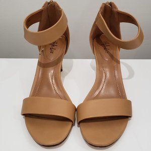 Round open-toe sandals